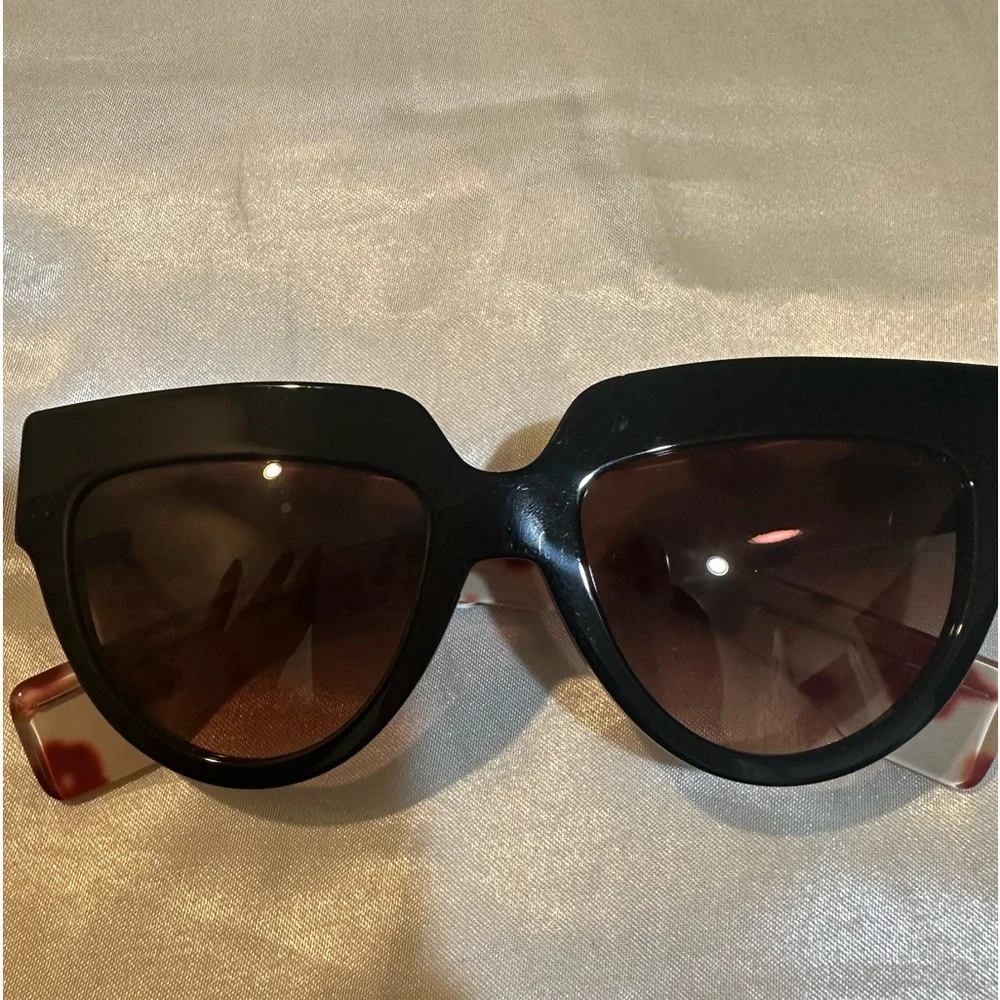 Prada sunglasses - Picture 3 of 6